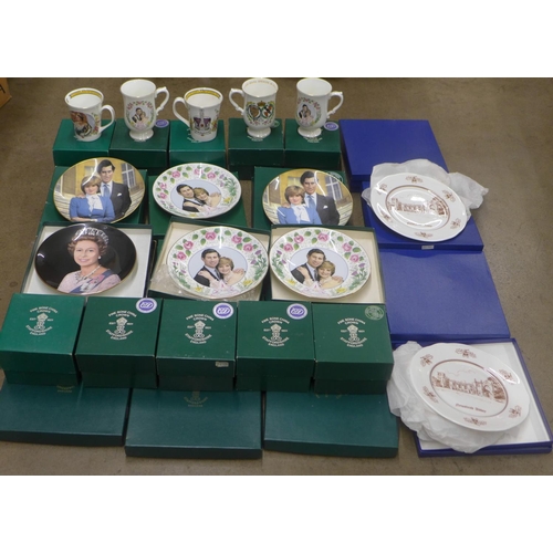 1112 - Crown Staffordshire Royal Family plates and Newstead Abbey collectors plates **PLEASE NOTE THIS LOT ... 
