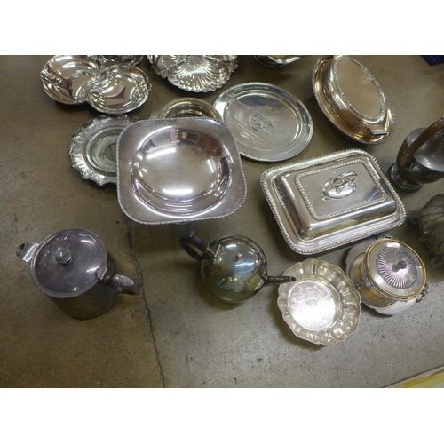 1113 - A box of mixed silver plate, three serving dishes, other dishes, bowls, etc. **PLEASE NOTE THIS LOT ... 
