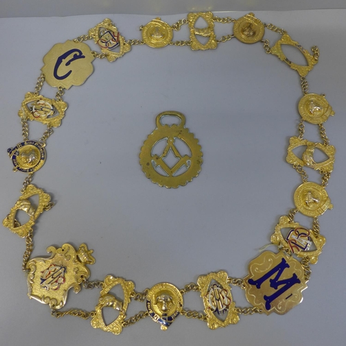 644 - A RAOB chain and a Masonic horse brass