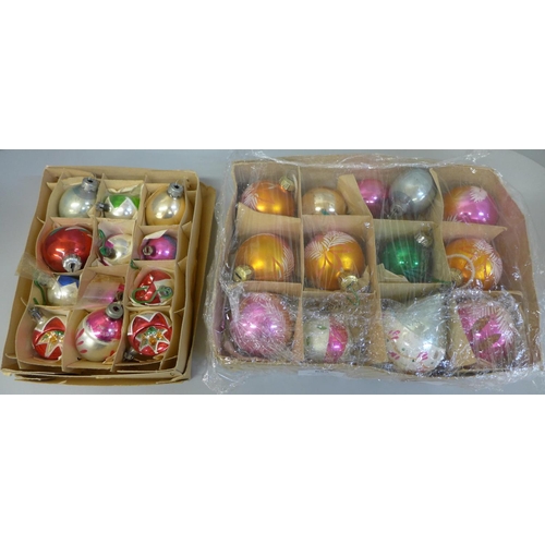 655 - A collection of 1950's and 1960's Christmas tree bauble decorations, twenty-five in total