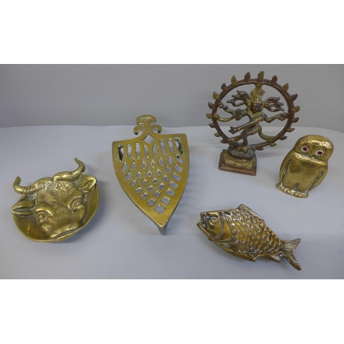 658 - Five pieces of brass including a match striker in the form of an owl