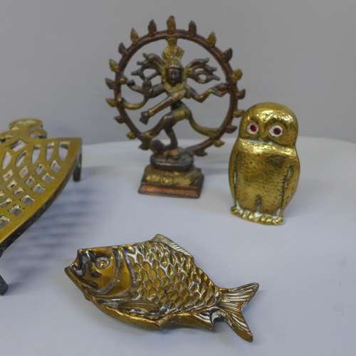 658 - Five pieces of brass including a match striker in the form of an owl