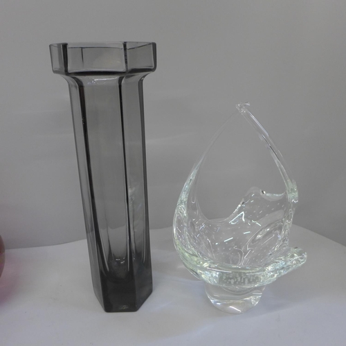 660 - Four items of Art glass; a Royal Brierley studio range globe vase, 11cm, designed by M. Harris 1986,... 