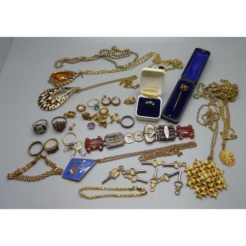 674 - Vintage jewellery including a gold stick pin, silver and other rings, earrings, pocket watch keys, a... 