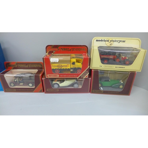 725 - A Matchbox Super Value pack, KS-804BF and five Models of Yesteryear, boxed