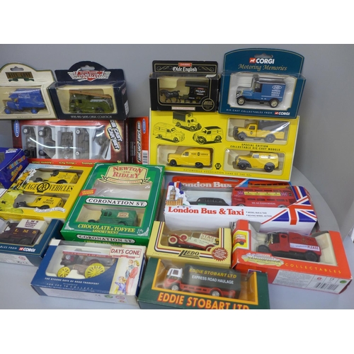 729 - A collection of die-cast model vehicles including a Welly military vehicle set, two AA sets, a Londo... 