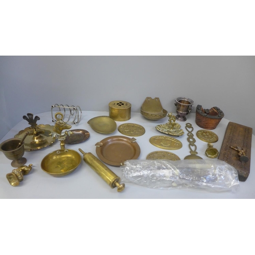 733 - A collection of metalware including brass and a wooden cribbage board