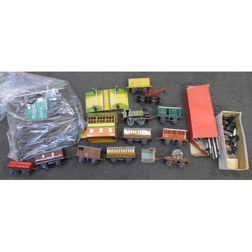 735 - Hornby O gauge model rail, with tin-plate rolling stock and track, fish plates, keys, junction, etc.