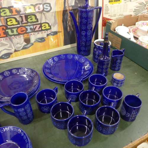 783 - Portmeirion Blue Totem tea and dinnerwares **PLEASE NOTE THIS LOT IS NOT ELIGIBLE FOR POSTING AND PA... 