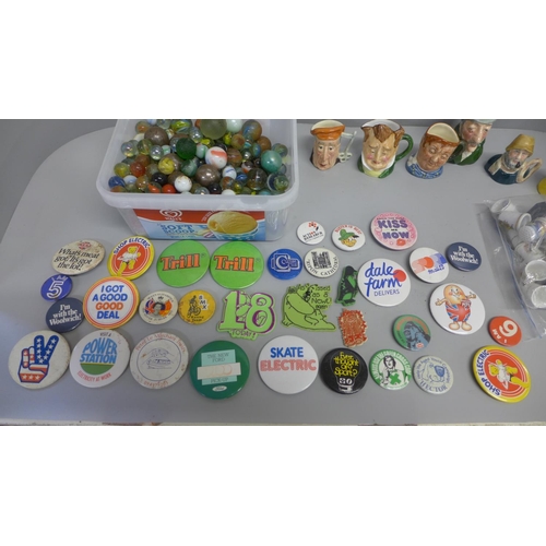 804 - Marbles, badges and small character jugs