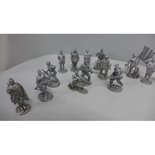 824 - A collection of cast metal Red Army soldiers, WWII, 54mm