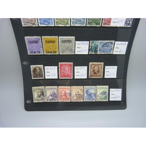 826 - Stamps: double sided stock sheet of better Austrian fine used stamps and sets from the period 1910-1... 