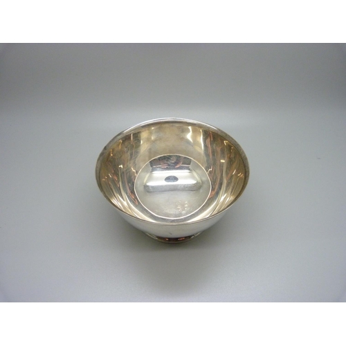 862 - A silver bowl, Sheffield 1927, 156g, diameter 11cm