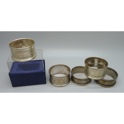 894 - Five silver napkin rings, 83g