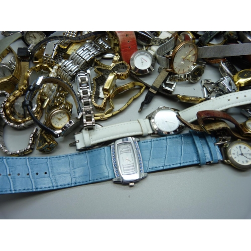 903 - A collection of wristwatches