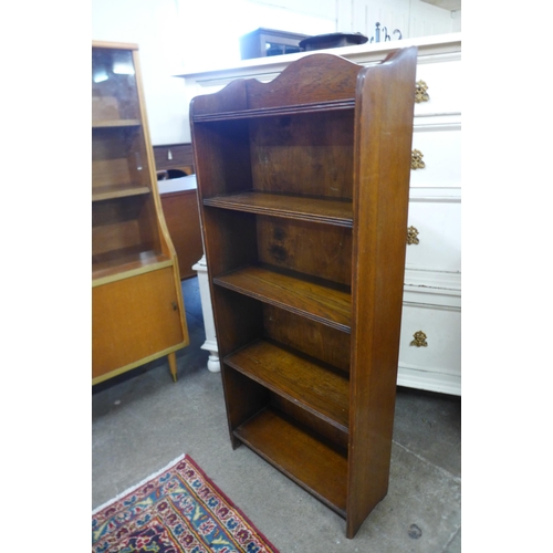 118 - A small Edward VII oak open bookcase
