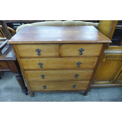 130 - An early 20th Century oak chest of drawers