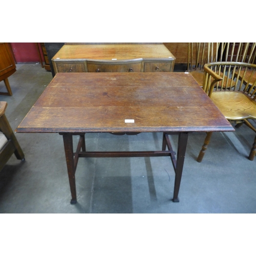 20 - An Arts and Crafts oak tavern table