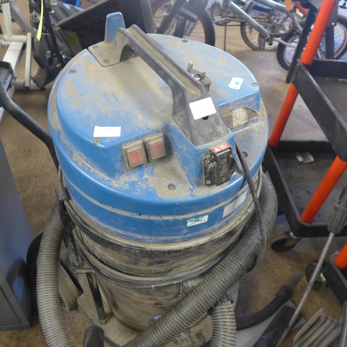 2223 - Heavy duty shop vacuum cleaner