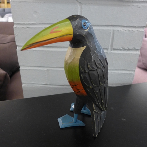 1366 - A wooden decorative toucan, H 21cms (COLL0912)   #