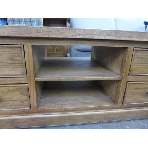 1436 - A Welbeck coffee table/TV unit