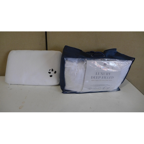 3091 - Sanderson Microfibre Pillows and a Panda memory foam pillow (269-68,228) * This lot is subject to VA... 