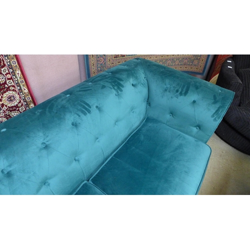 1491 - A pair of emerald velvet chesterfield sofas