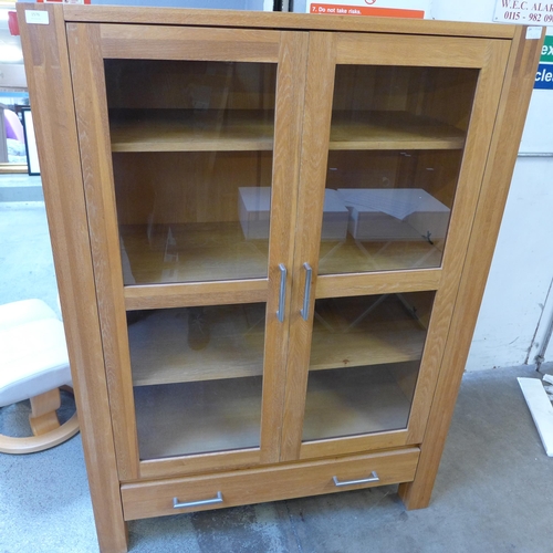 1576 - An ash two door, single drawer display cabinet