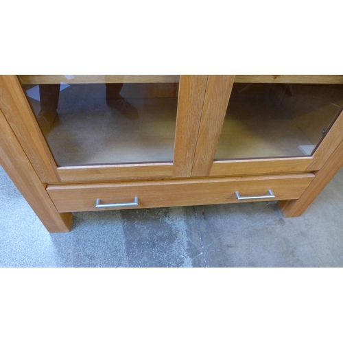 1576 - An ash two door, single drawer display cabinet