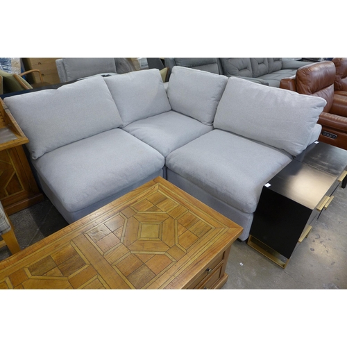 1437 - A Thomasville 3 piece sectional sofa  * This lot is subject to VAT