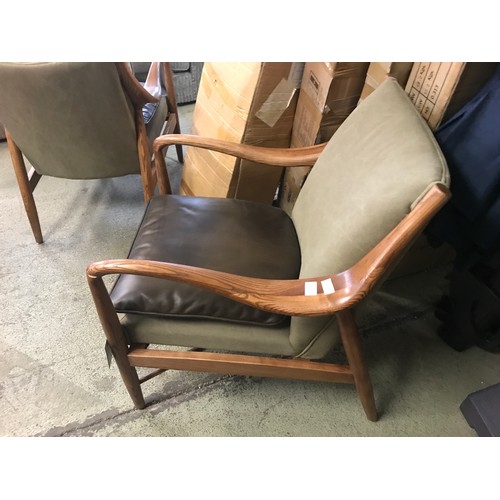 1510 - A Salisbury armchair - minor damage