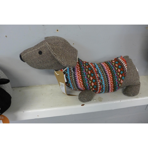 1304 - A dachshund dog with fairisle jumper door stop H 20cm (344333610)