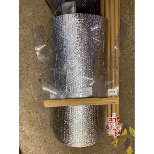 2076 - Approx 100ft insulation film, Veyor 8lb grease interceptor, dog kennel flaps, 8 x 2.2m aluminium ang... 