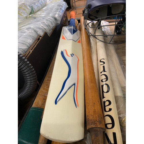 2089 - Gunn and Moore Maxi and Slazenger cricket bats with unused stumps and helmets