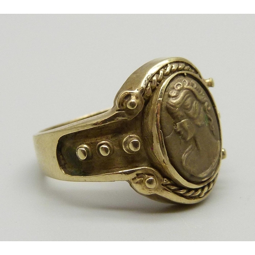 1062 - A 9ct gold ring, 6.5g, Q