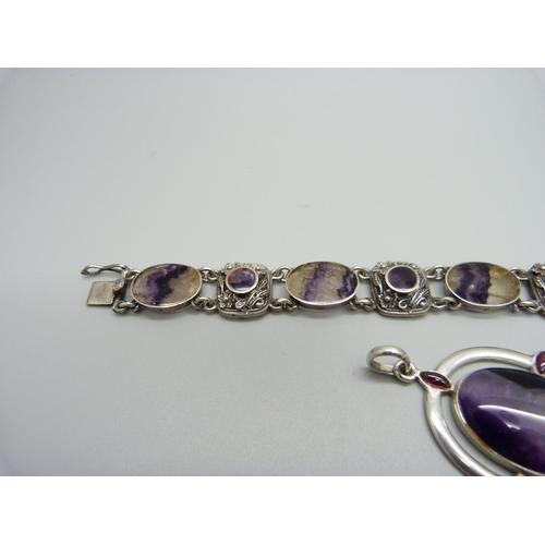 1072 - A silver and Blue John bracelet and pendant