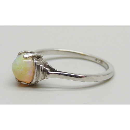 1098 - An Art Deco 9ct white gold and opal ring, 1.8g, M