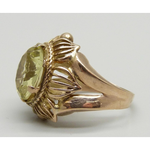 1114 - A 9ct gold and citrine ring, 5.4g, N, stone with chip