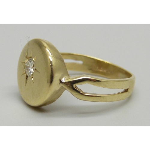 1123 - A 9ct gold and diamond signet ring, 2.8g, K