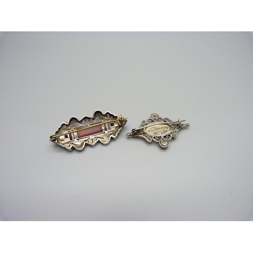 1130 - Two silver brooches, one Art Deco and one Delft