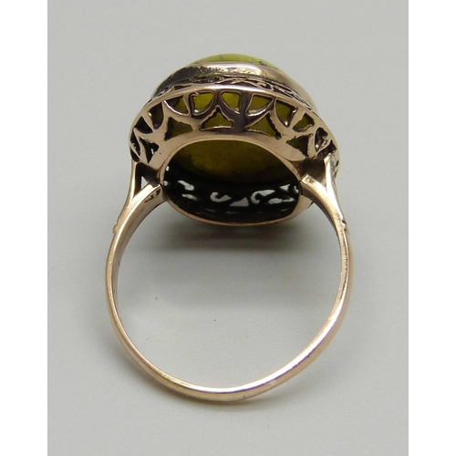 1138 - A 14ct gold and agate ring, marked 585 and 14K, 4.3g, O