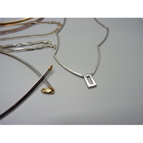 1158 - Silver necklaces