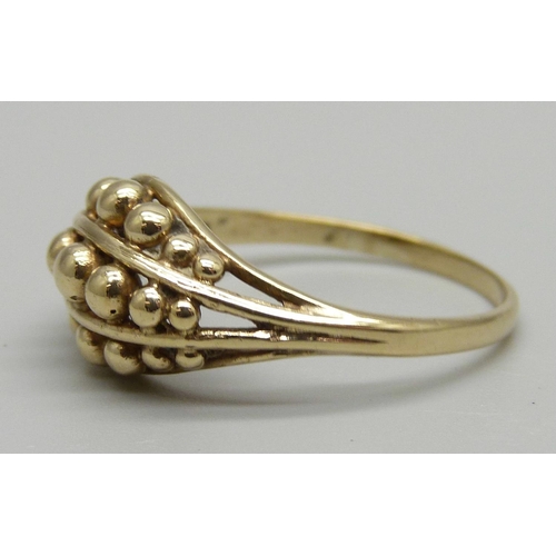 1179 - A 9ct gold ring, 3.3g, V