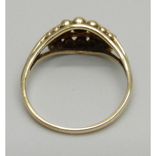 1179 - A 9ct gold ring, 3.3g, V