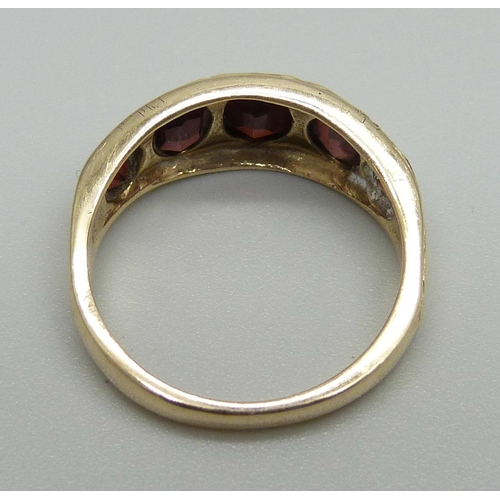 1185 - A 9ct gold and garnet ring, 3.2g, M