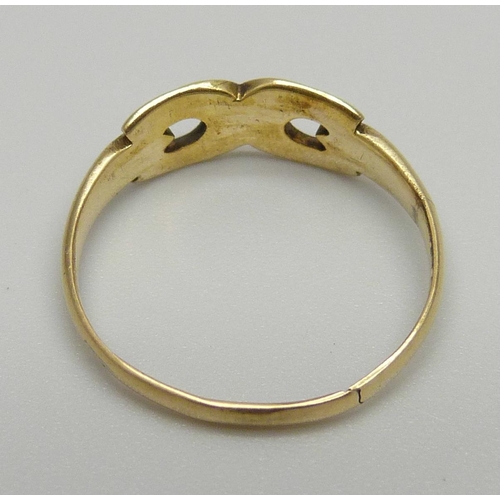 1186 - An 18ct gold horse shoe ring, lacking stones, 1.9g,  N