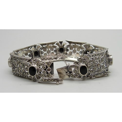 1192 - An Art Deco style, silver, onyx and marcasite bracelet