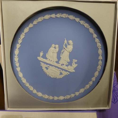 1233 - Two boxes of Wedgwood collectors plates including Jasperware **PLEASE NOTE THIS LOT IS NOT ELIGIBLE ... 