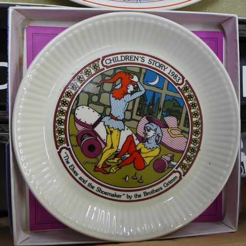 1233 - Two boxes of Wedgwood collectors plates including Jasperware **PLEASE NOTE THIS LOT IS NOT ELIGIBLE ... 