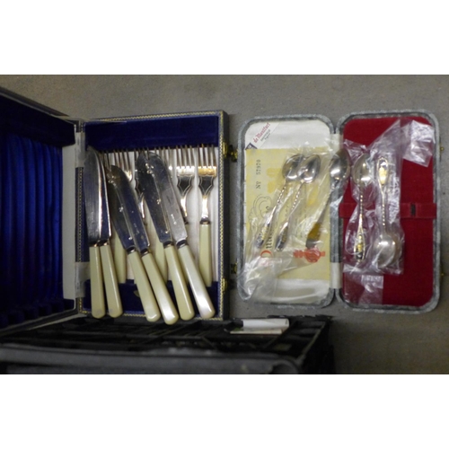 1248 - A collection of silver plated items and cased flatware **PLEASE NOTE THIS LOT IS NOT ELIGIBLE FOR PO... 